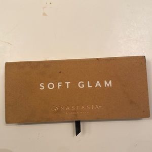 Anastasia Beverly Hills Soft Glam